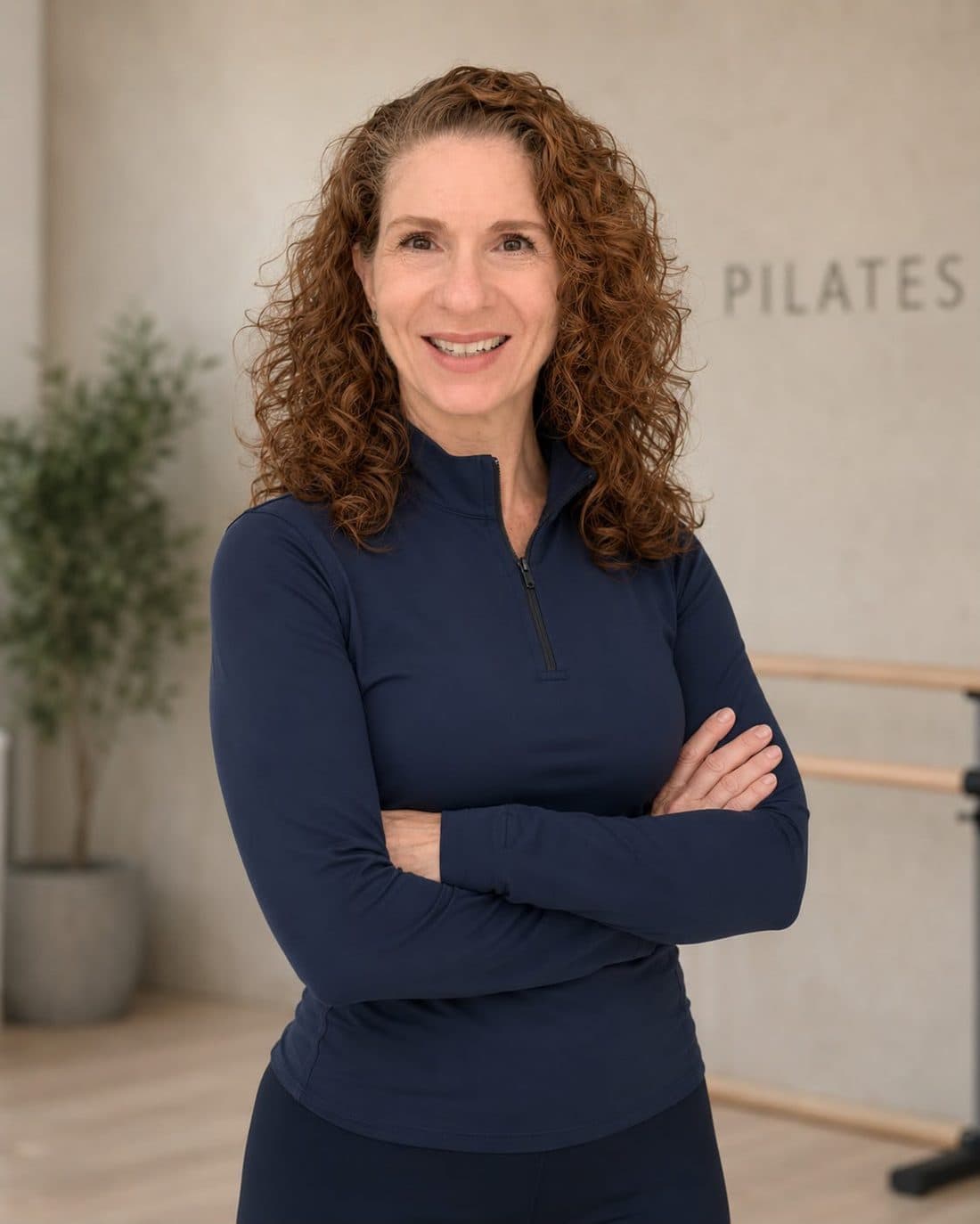 Retrato da professora Márcia Tonelli em um estúdio de pilates